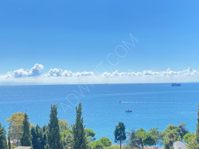 A villa with a full sea view for daily rent in Beylikduzu