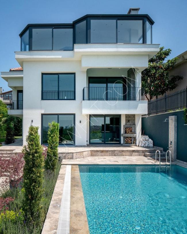A luxurious villa for sale in Anatolian Hissar with a view of the Bosphorus