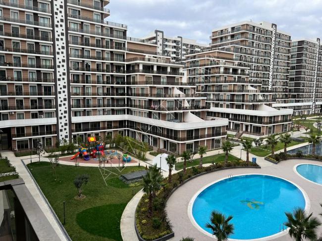 Apartment for rent in BEYLİKDÜZÜ DEMİR COUNTRY, full-service complex