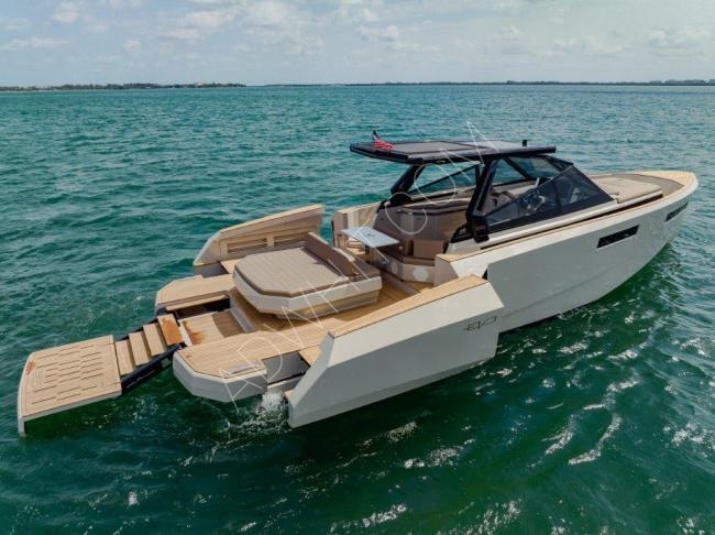 EVO R4 yacht model 2015