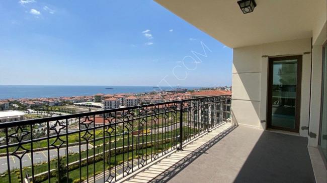 4+1 apartment with sea view in Deniz complex