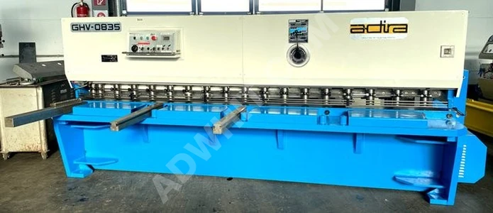 Hydraulic plate shear