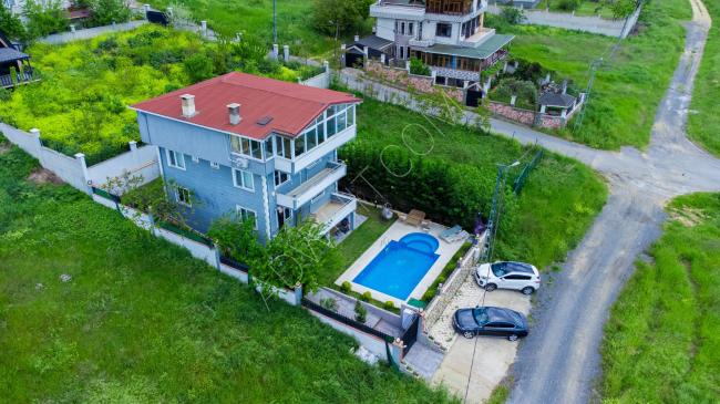 Villa by the sea in European Istanbul at an excellent price || REF 816