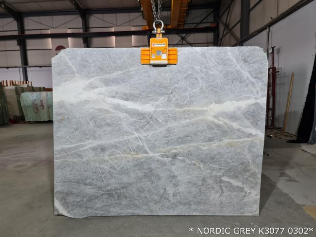 NORDIC GREY - Gray marble with white veins