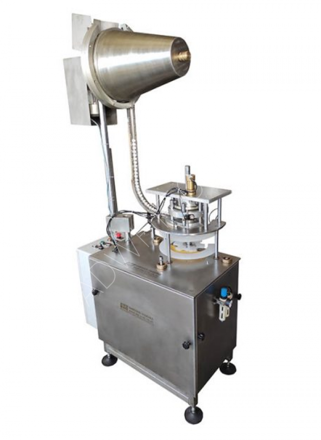 Valve packaging and filling machine