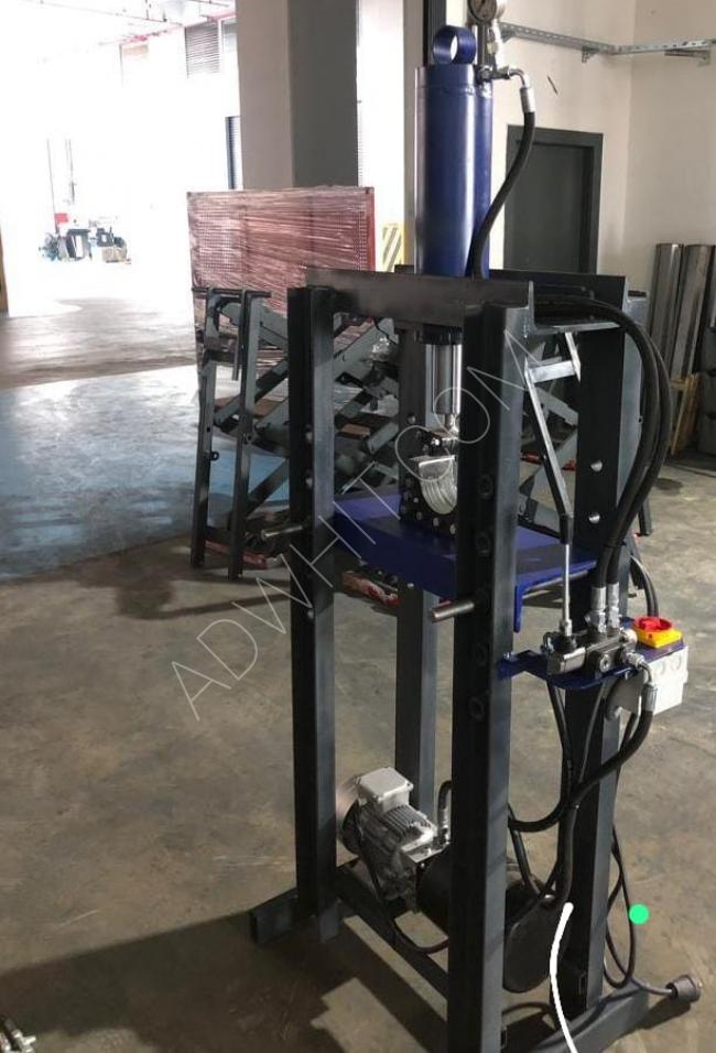 A hydraulic press machine for a private garage