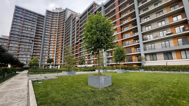 For sale: 1+3 apartment in Bahçeşehir Koza Mahallesi within a VIP complex