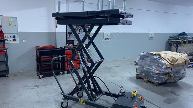 Scissor Car Lift for Reception with a Capacity of 3 Tons