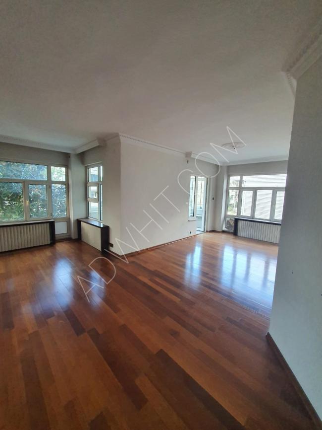 A 4+1 apartment in an excellent location in Şişli with luxurious cleanliness