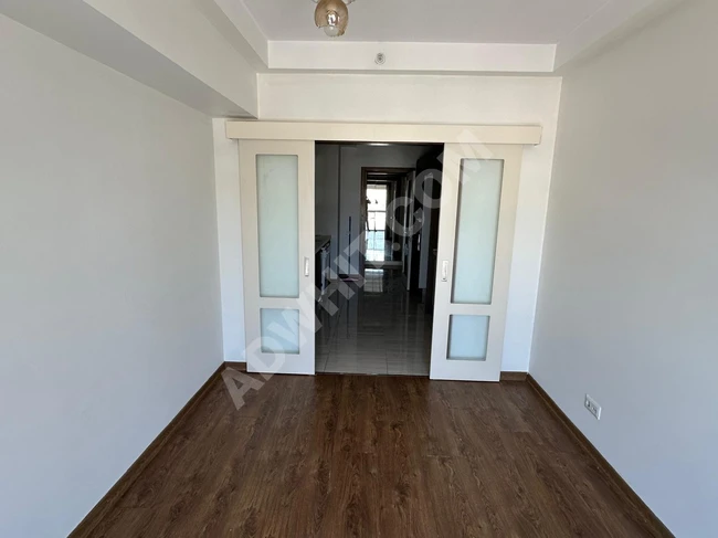 An empty 4+1 apartment for annual rent in Park Mavera 1, Başakşehir