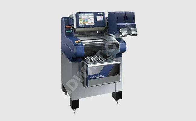 A wrapping and stretch wrapping machine with labeling at a speed of 17 packages per minute