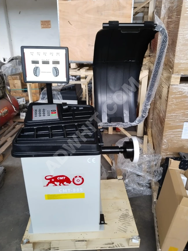 Automatic digital tire balancing machine