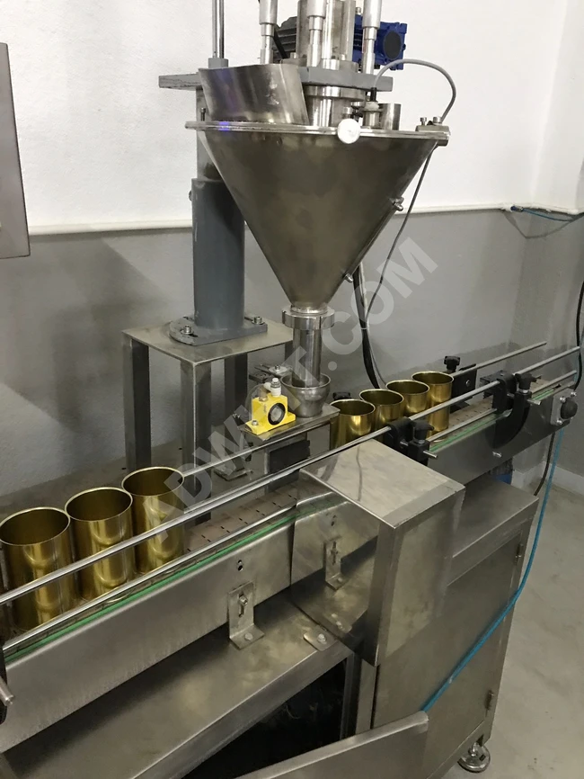 A manual machine for filling powder and granule products