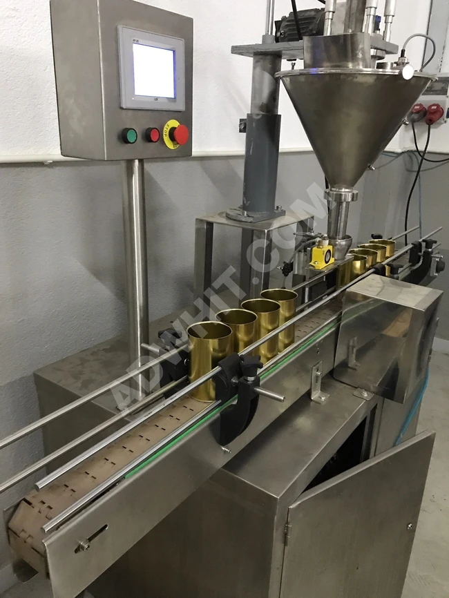 A manual machine for filling powder and granule products