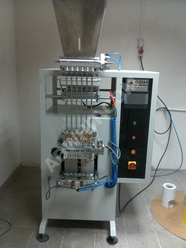 Five-channel stick sugar packing machine