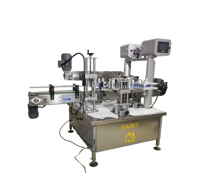 A labeling machine for bottles with front and back position control