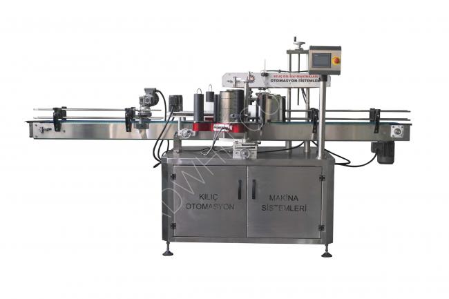 A double-sided bottle labeling machine