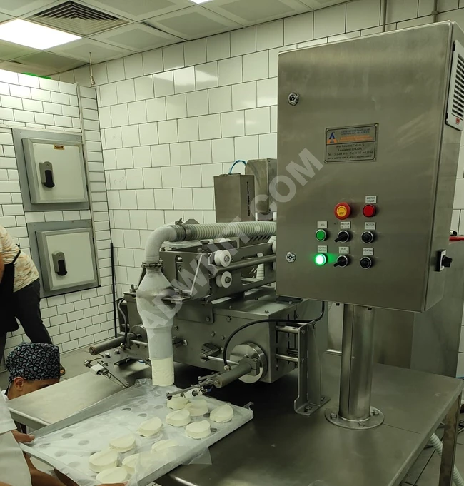 Ice cream cutting machine with a capacity of 200-300 kg/hour