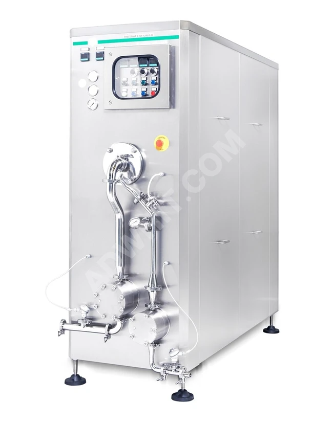 Continuous ice cream production machine with a lobe pump