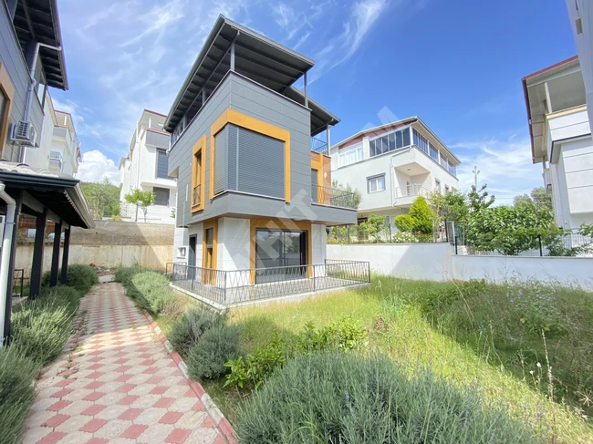 3+1 villa with sea view for sale in Izmir, Urkmez area