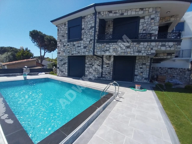 Independent 3 + 1 villa for sale with a spacious garden and a swimming pool