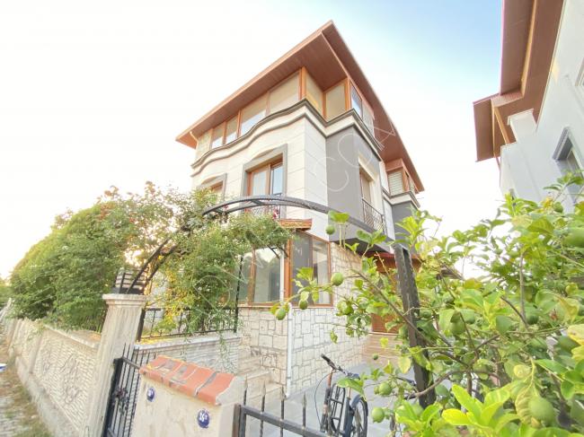 Luxury independent 3+1 villa for sale in Urkmez with garden