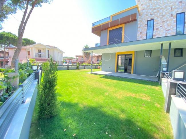 Luxury independent villa for sale 3+1 on the seashore in Urkmez