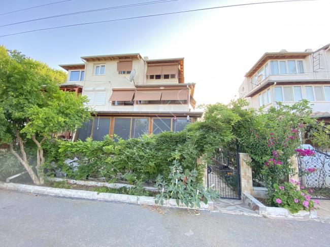 Furnished detached villa 5+1 for sale in Doğanbey, 350 meters from the sea