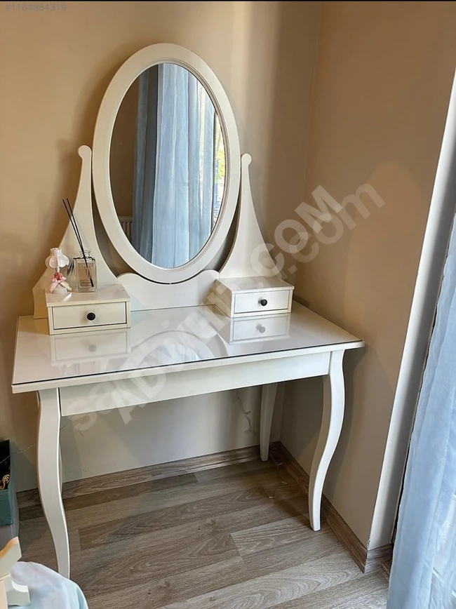 IKEA HEMNES dressing table with TINIUS chair