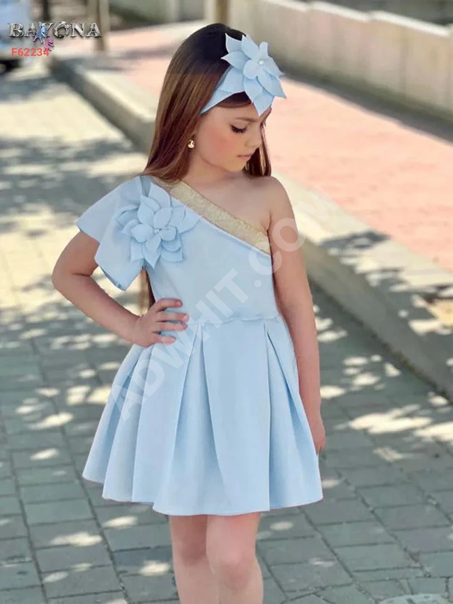 Girls' off-shoulder dress with a flower on the chest