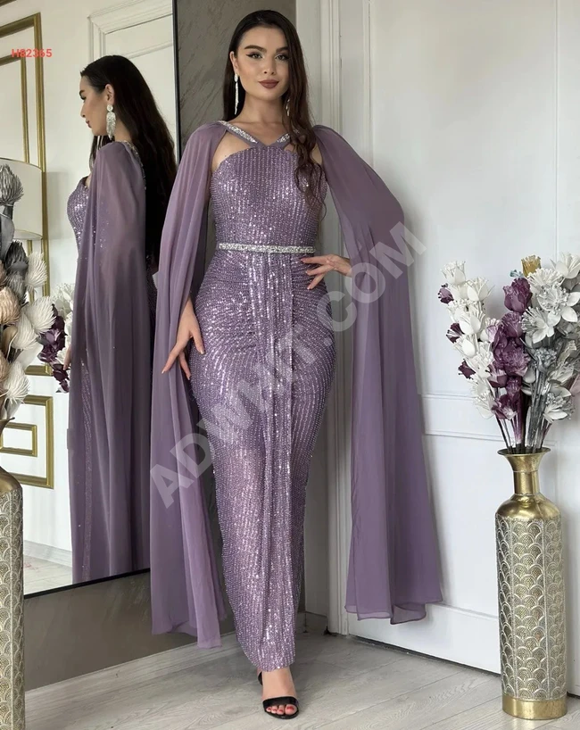 Evening dress with rhinestones and chiffon on the sleeve