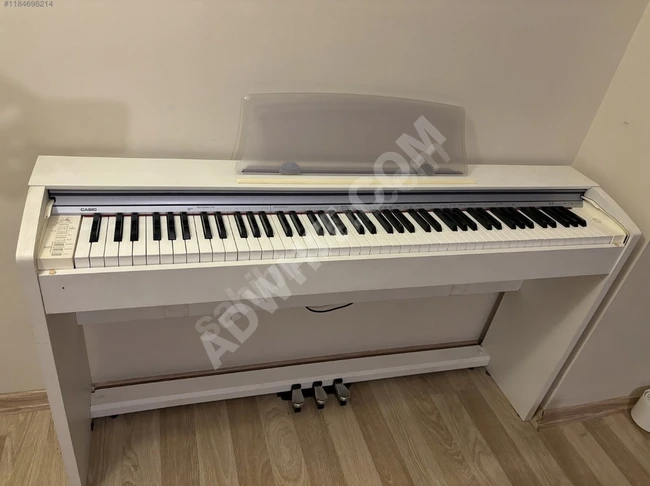 Casio Privia PX-735WE Piano