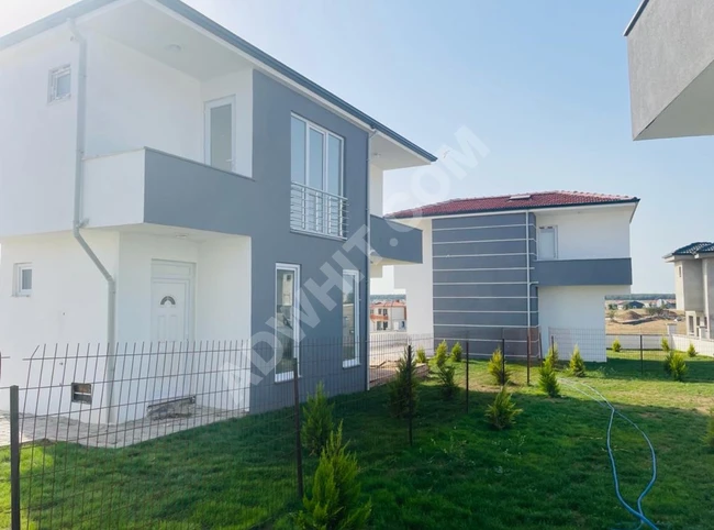 Arsa Fiyatına 3 adet villa