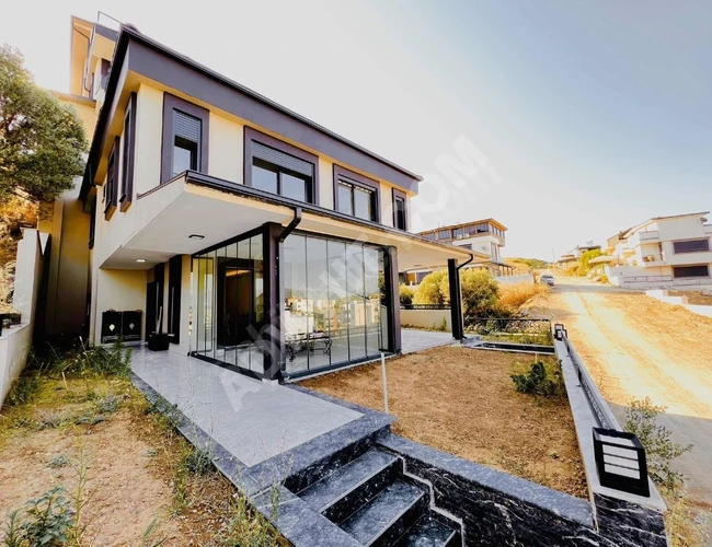 Villa for sale 2+1 with garden and full sea view in Doğanbey