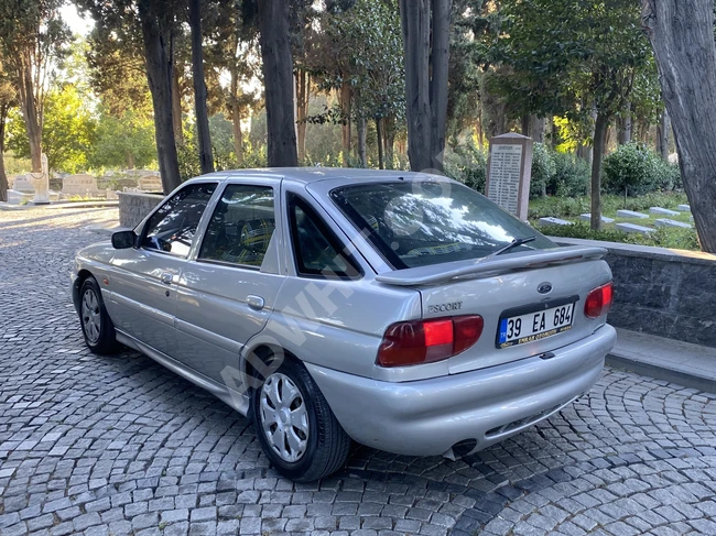 Ford Escort 1.6 CLXI with a sequential system running on liquefied gas