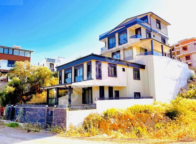 Villa for sale 2+1 with garden and full sea view in Doğanbey