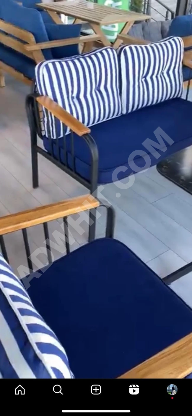 Balkon veya bahçe için masa ve oturma takımı