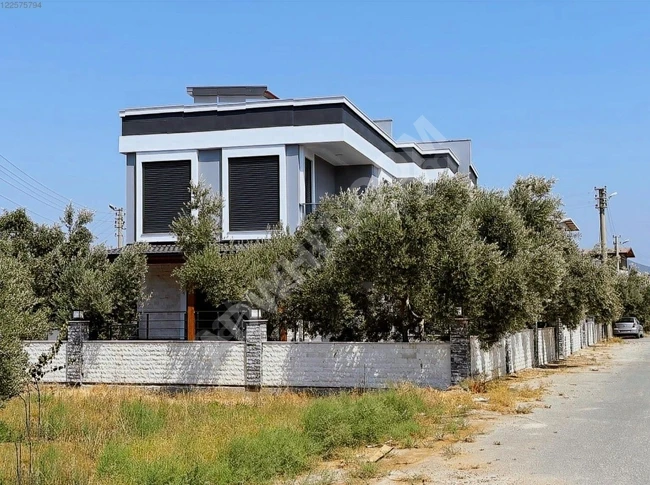 Corner 3+1 villa with a front green area near the sea in Doğanbey