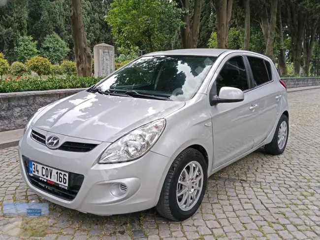 Hyundai 2012 'i20 Original, Petrol, 157,000 km, defect-free and very clean