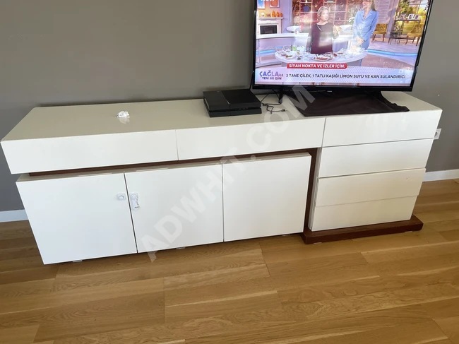 TV unit for urgent sale, made of MDF wood, white color