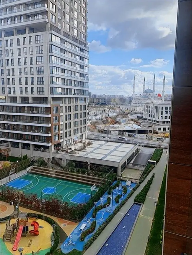 Empty 4+1 apartment for sale in Başakşehir Evvel complex, Istanbul