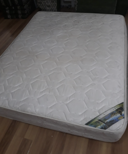 مرتبة سرير مستعملة للبيع