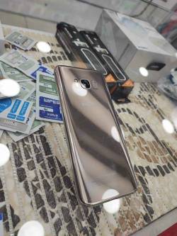 A used Samsung s8 mobile phone for sale