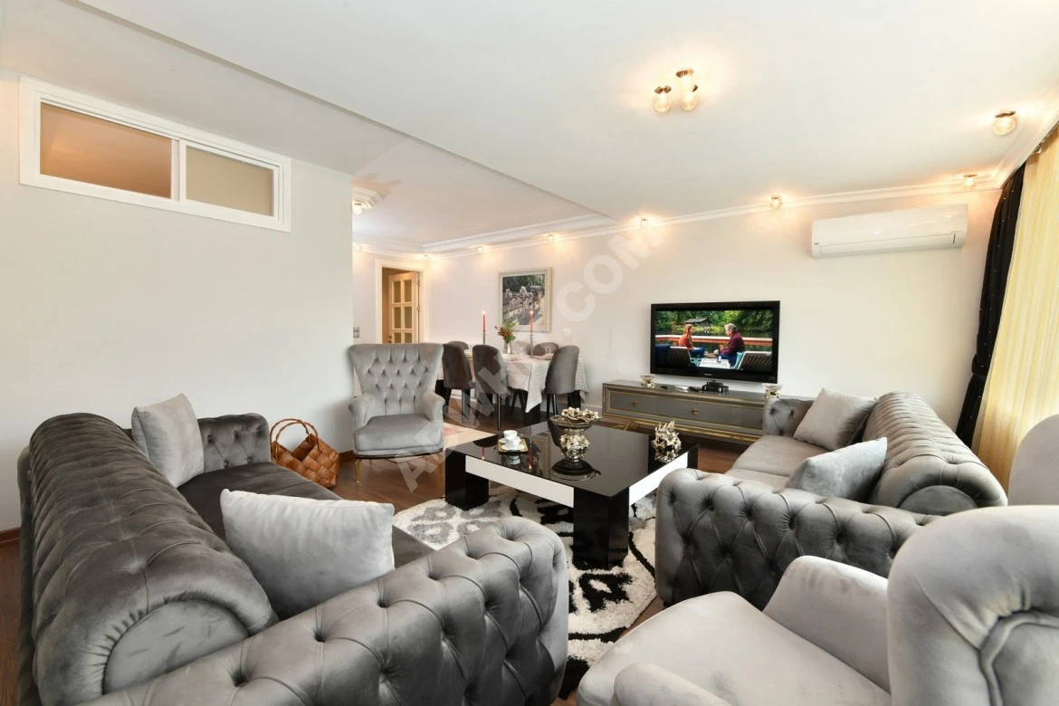 Luxurious furnished apartment (3 + 1) for rent in Sisli Nisantasi