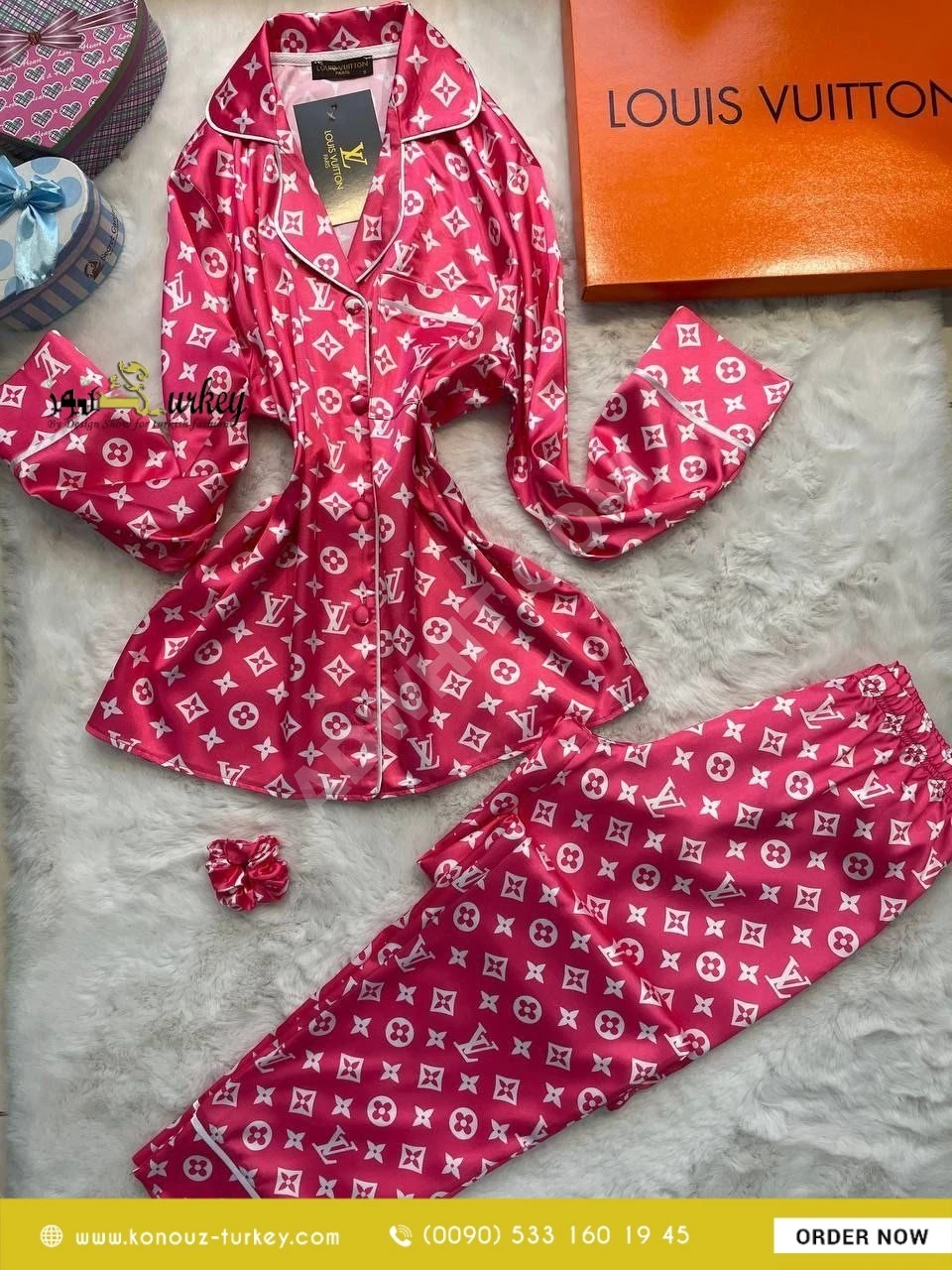 Louis vuitton pink discount pjs