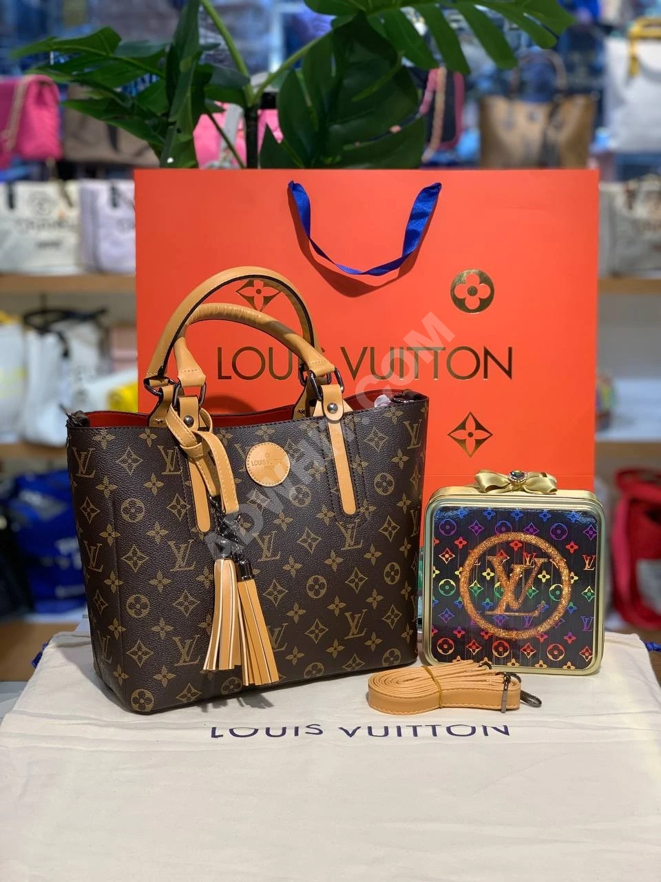 Medium Louis Vuitton bag - Price : 22 US Dollar - Adwhit - Turkey